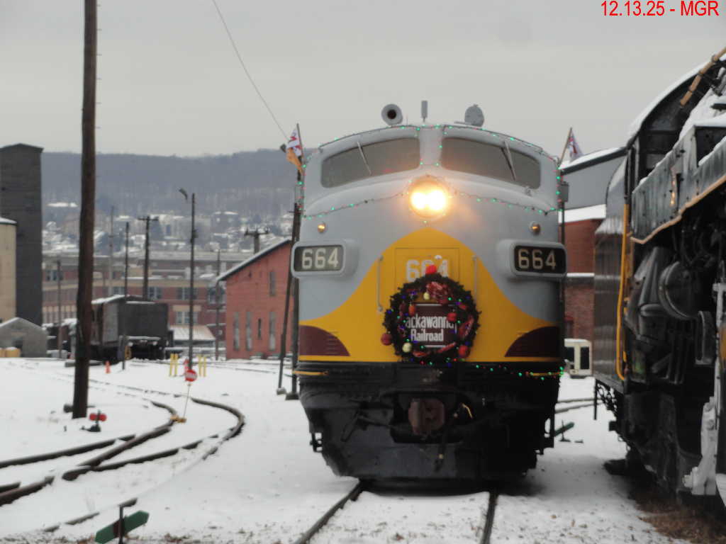 Sightings 12.13.25 /  North Pole Limited At Steamtown