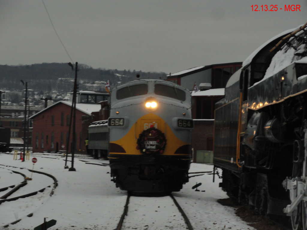 Sightings 12.13.25 /  North Pole Limited At Steamtown