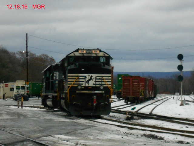 Sightings 12.18.16 /  NS Units at Taylor Yard