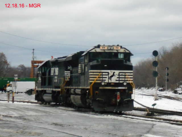 Sightings 12.18.16 /  NS Units at Taylor Yard