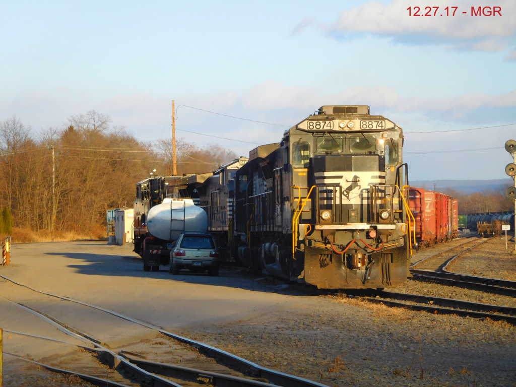 Sightings 12.27.17 / Taylor Yard, NS Gets Fuel, RN Passes Thr