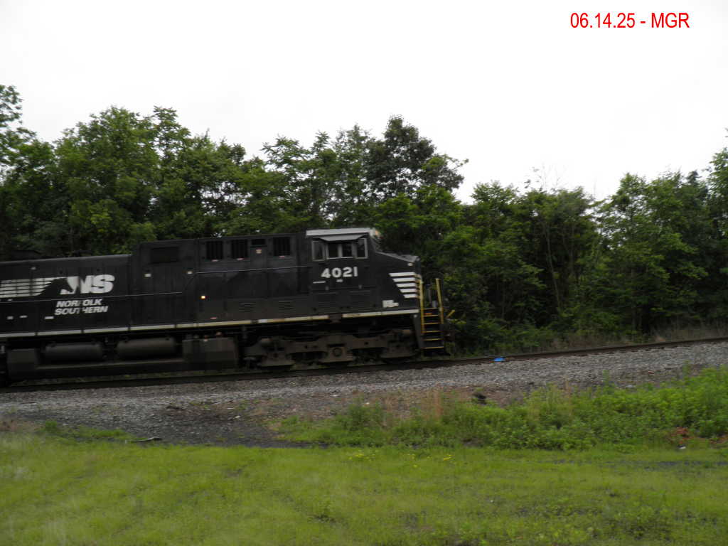 Sightings 06.14.25 / Southbound at Hudson, PA