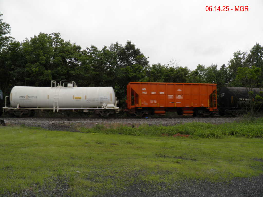 Sightings 06.14.25 / Southbound at Hudson, PA